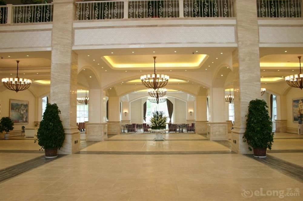 Blue Sky Hotel Yantai Exterior photo
