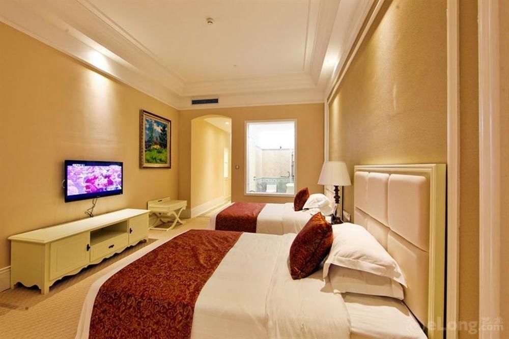 Blue Sky Hotel Yantai Exterior photo